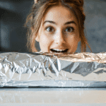 scopri la differenza tra il lato lucido e quello opaco della carta stagnola e come usarla correttamente per ottenere risultati migliori in cucina.